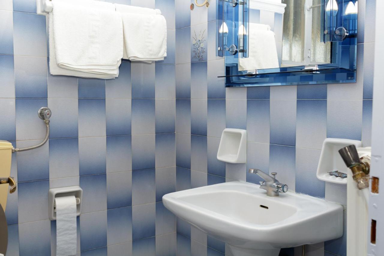 Finikas Hotell Lárisa Eksteriør bilde