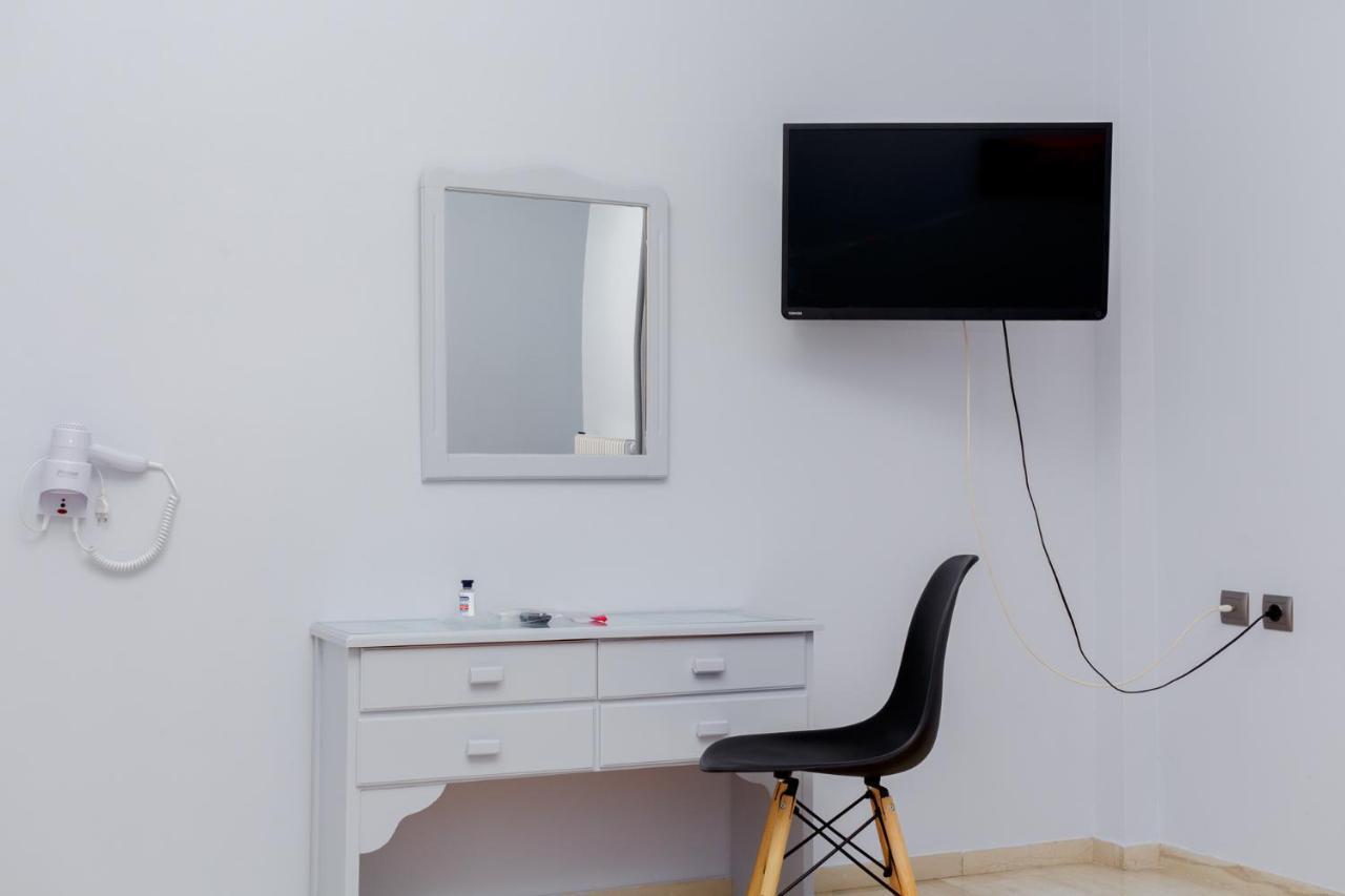 Finikas Hotell Lárisa Eksteriør bilde