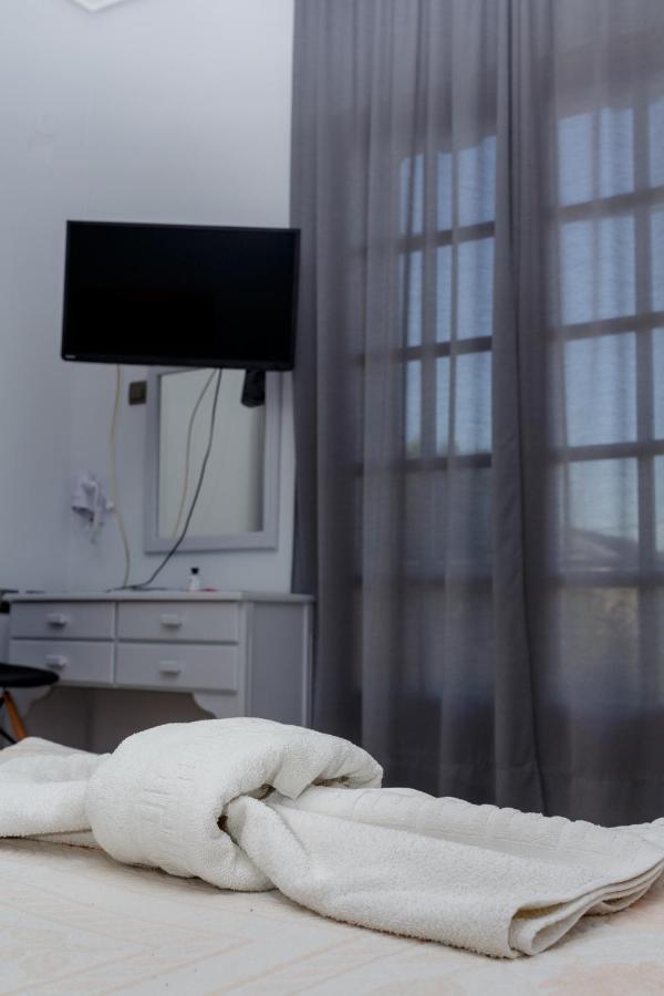 Finikas Hotell Lárisa Eksteriør bilde